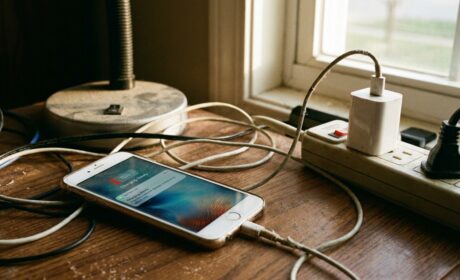 Celular Carregando Lentamente: 8 Motivos e Como Resolver